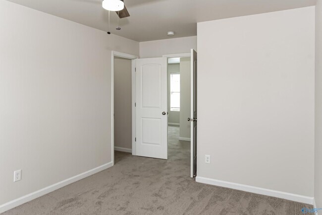 Building Photo - 120 Darrow Creek Dr