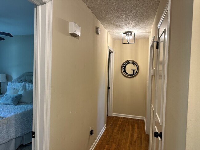 Building Photo - 2204 N Dallerton Cir