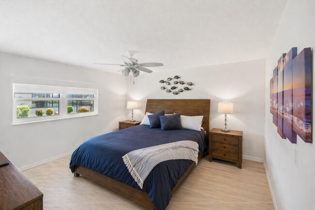 Building Photo - 2066 5th Ct SE