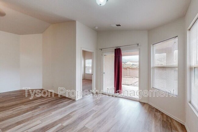 Building Photo - 633 Valley Meadows Dr
