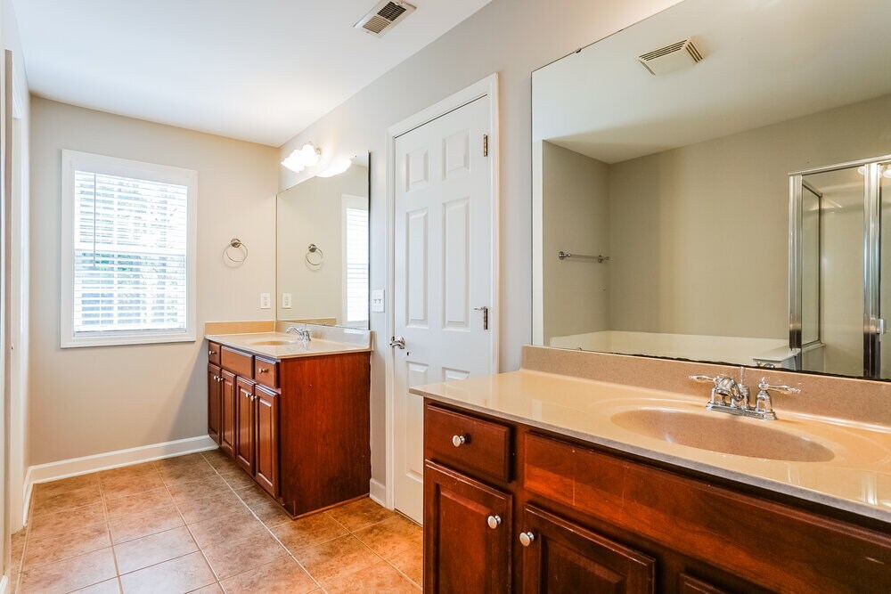 Building Photo - 1320 Trailing Rose Ct
