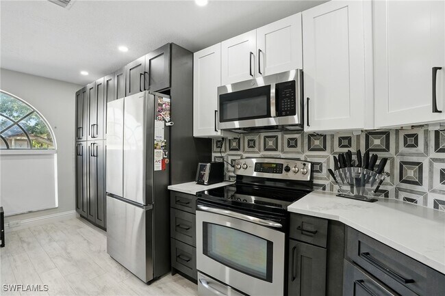 Building Photo - 9624 Crescent Garden Dr