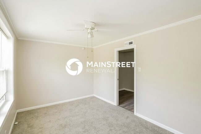 Building Photo - 4 Bedroom Pet-Friendly Home in NASHVILLE, TN with Main Street Renewal