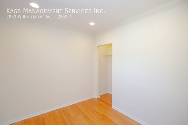 Building Photo - 2852 W Rosemont Ave