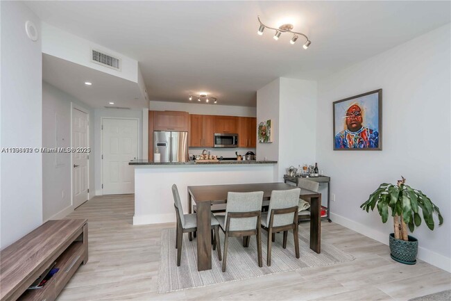 Primary Photo - 1300 Ponce de Leon Blvd