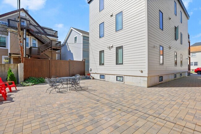 Building Photo - 42 Dennis St