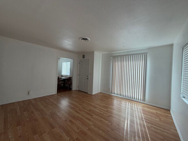 Building Photo - NEW LISTING!! 3 Bedroom 1.5 Bathroom House with Huge Yard, Central Heat & Air!