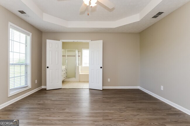 Building Photo - 215 Ashton Dr