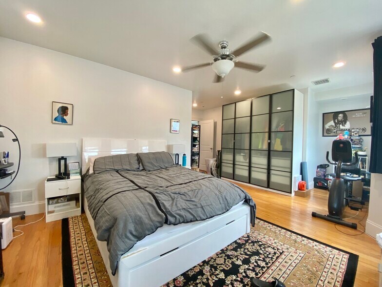 Building Photo - 14 Fern St