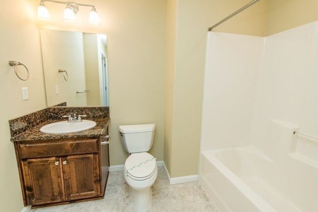Building Photo - Springwater Corridor Luxury Townhome: Popu...