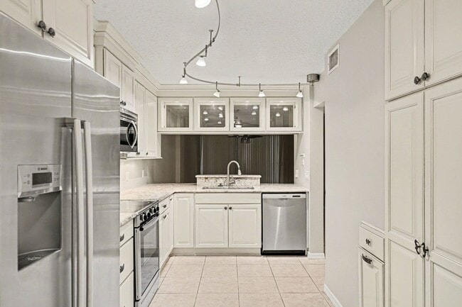 Building Photo - 1575 N Hwy A1A