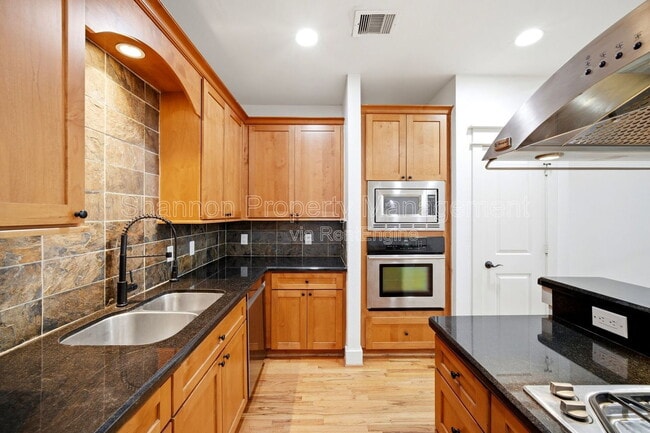 Building Photo - 2323 Sperber Ln