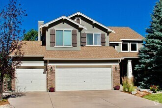 Building Photo - Stunning 4-Bedroom Home with Loft and Fini...
