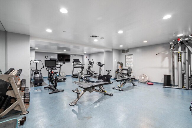 Building Photo - 1550 E Royall Pl