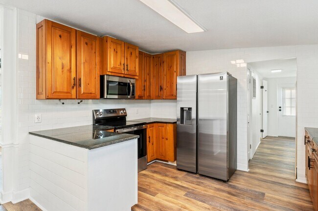 Building Photo - 264 Pinelog St