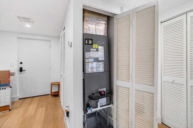 Building Photo - 50 SW 3rd Ave