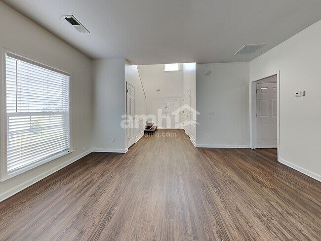 Building Photo - 1540 Cardinal Ln