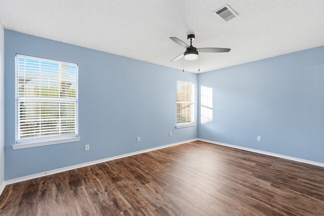 Building Photo - Home in Benton