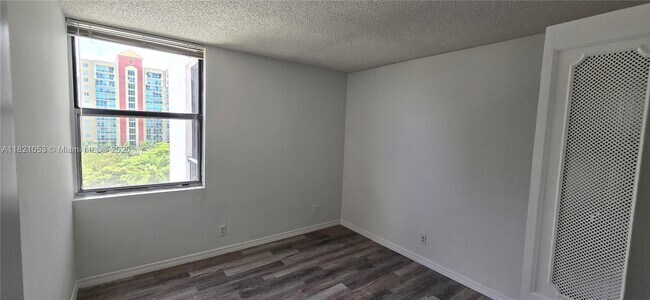 Building Photo - 17011 N Bay Rd