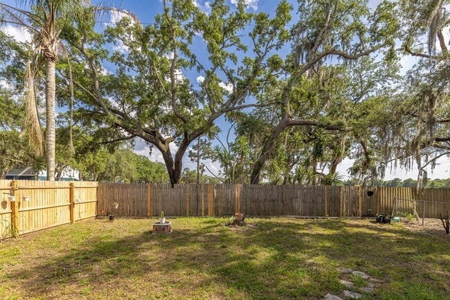 Building Photo - 12102 Walden Woods Dr