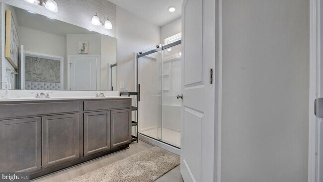 Building Photo - 7748 Venice Ln