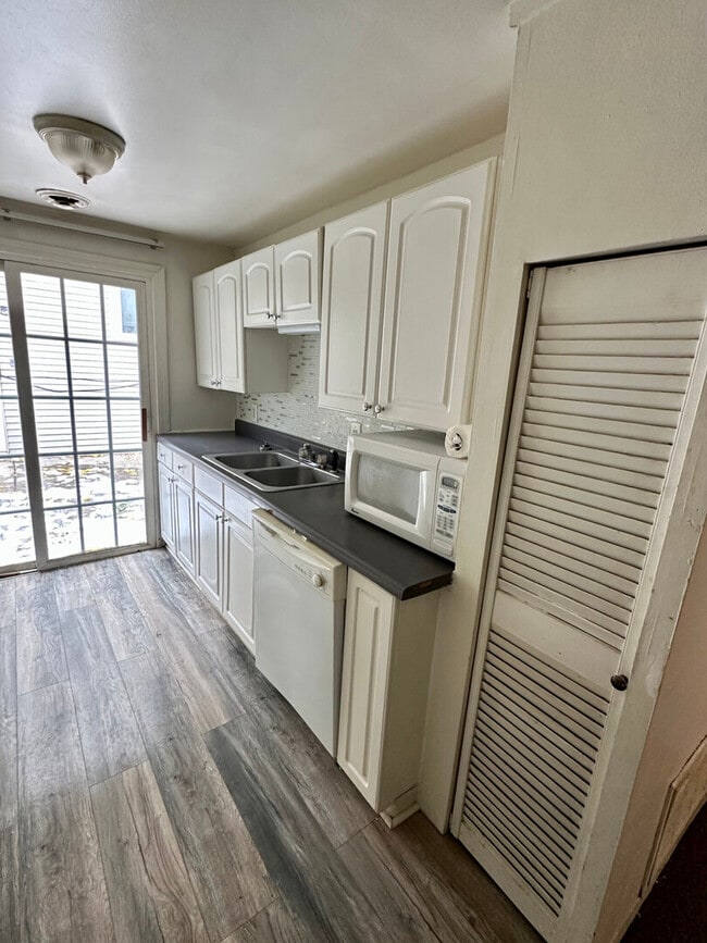 Building Photo - 1501 W Highland Ave