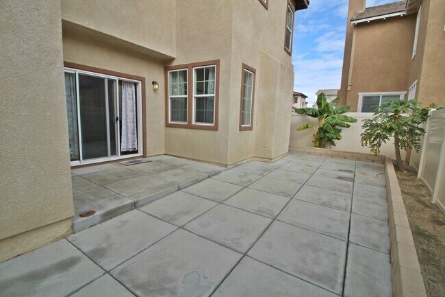Building Photo - Oxnard | 3 bed + 2.5 bath single-family ho...