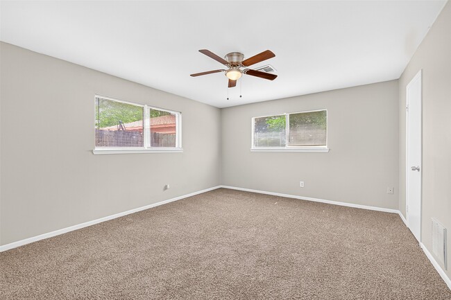 Building Photo - 403 Mistywood Dr