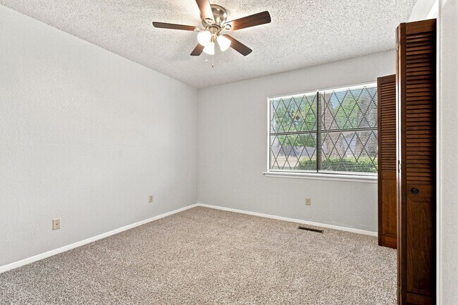 Building Photo - 501 W Albuquerque St