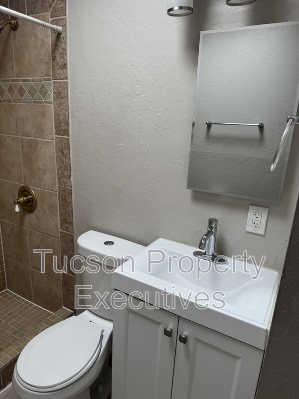 Building Photo - 3317 N Howard Blvd