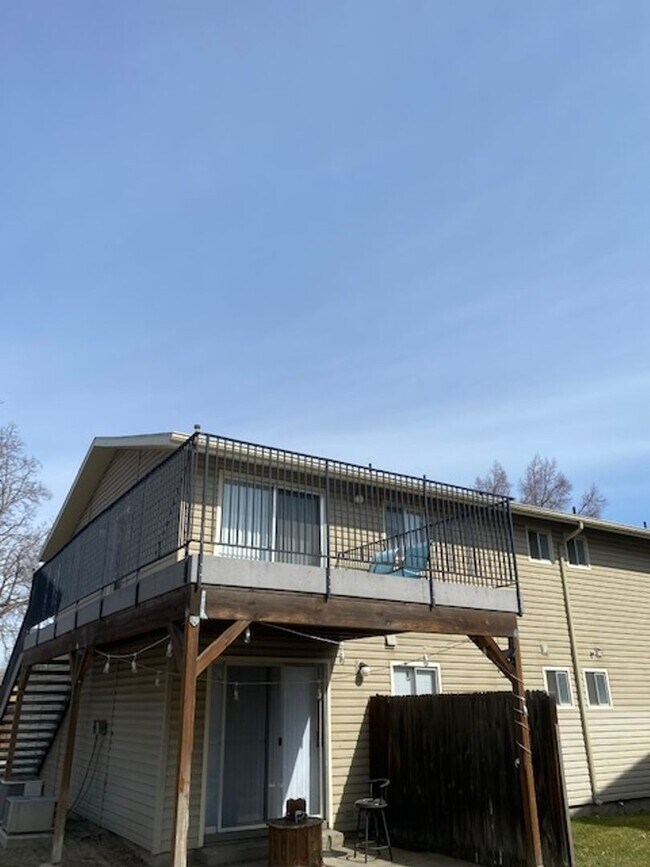 Building Photo - 124 W Colby Ln