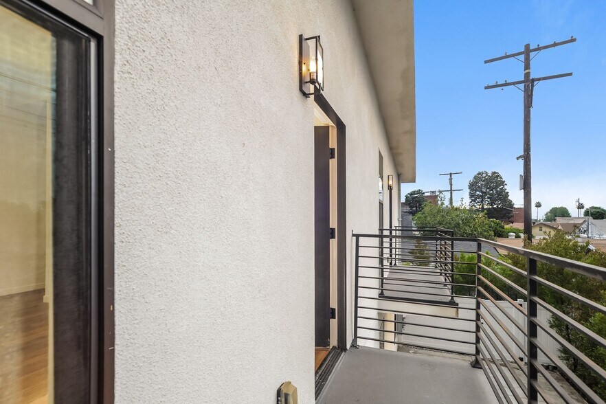 Building Photo - 705 Belden Ave