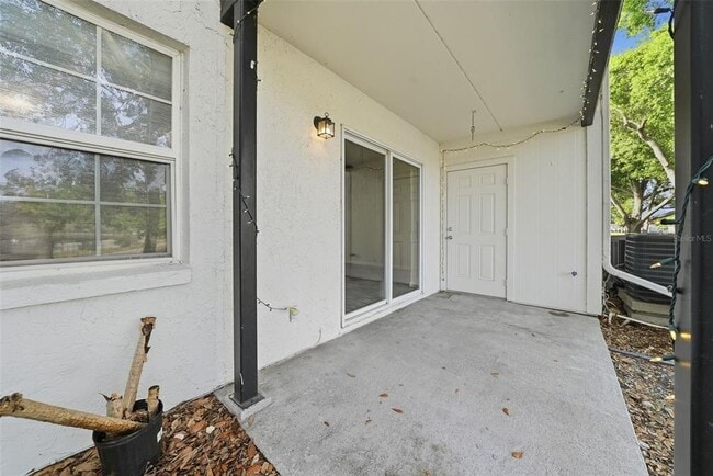 Building Photo - 3821 N Oak Dr