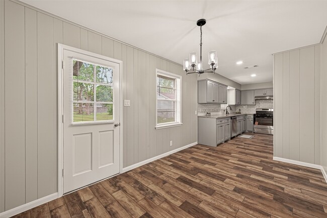 Building Photo - 1203 Bernard Ave