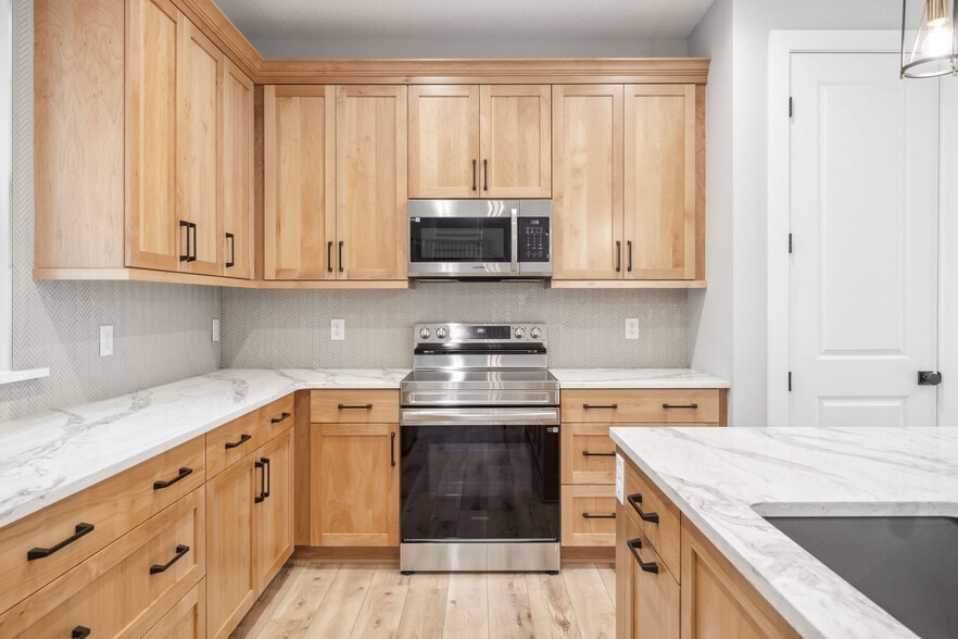 Building Photo - 444 Delaney Park Dr