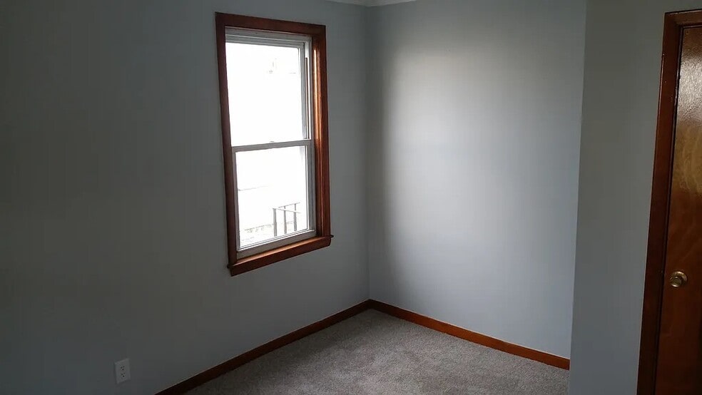 Building Photo - 235 Tripp St