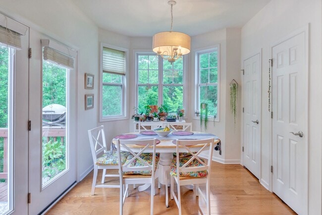 Building Photo - 151 Longwood Dr