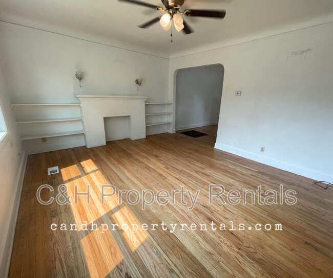 Building Photo - 1302 1st St W