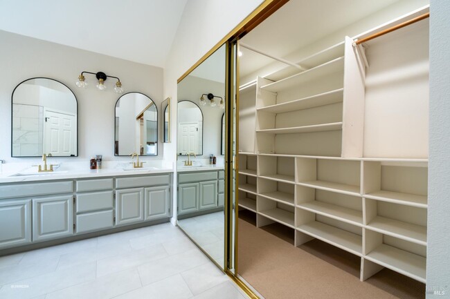 Building Photo - 517 Leafhaven Ln