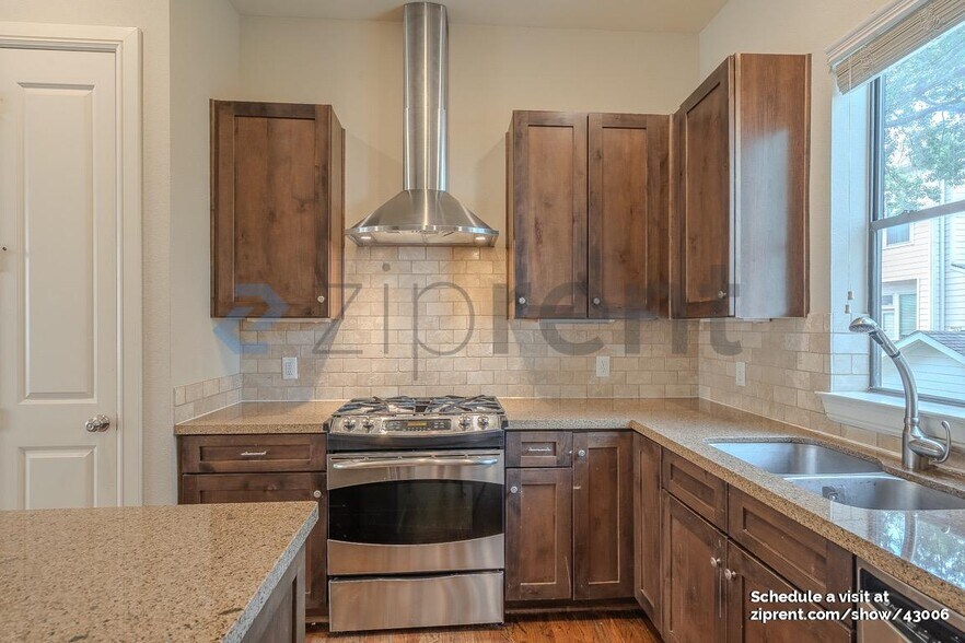 Building Photo - 5213 Eigel St