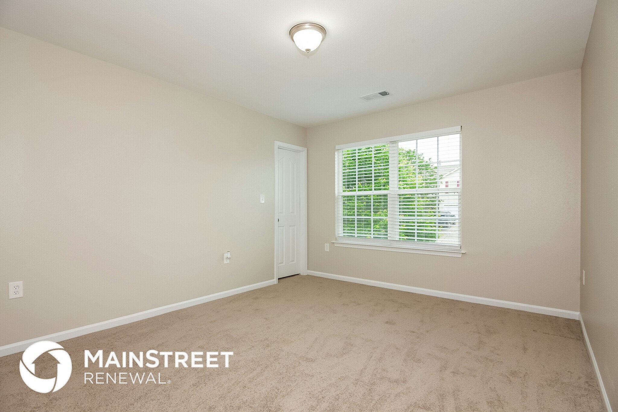 Building Photo - 544 River View Dr