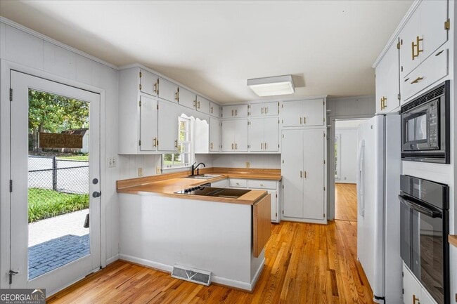 Building Photo - 7121 Forest Dr SE