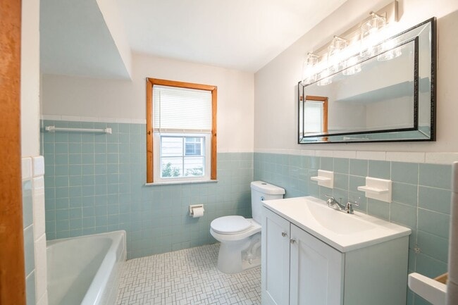 Building Photo - Charming 4-Bedroom Home in Prime Beachwood...