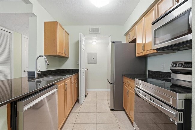 Building Photo - 3275 Haviland Ct