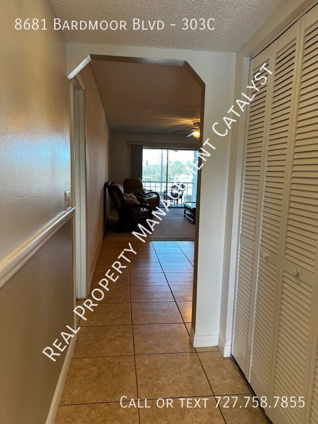 Building Photo - 8681 Bardmoor Blvd