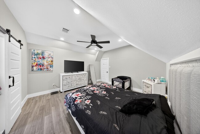 Building Photo - 6215 Great Oaks Dr