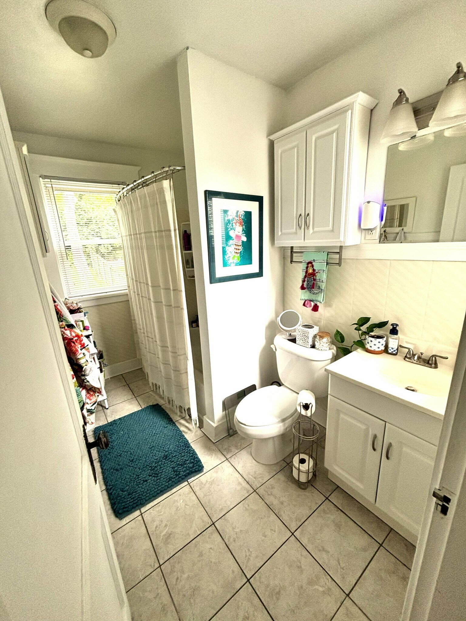 2nd Floor Bathroom/Shower/Tub - 1301 Morten St
