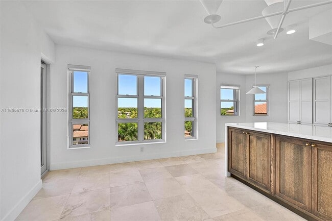 Building Photo - 13637 Deering Bay Dr
