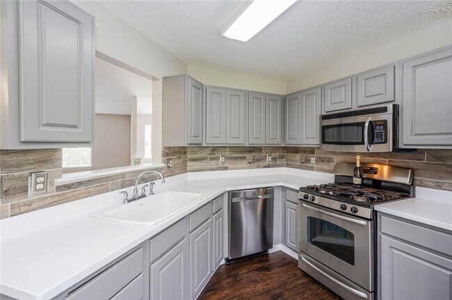 Building Photo - 3272 Peach Ct