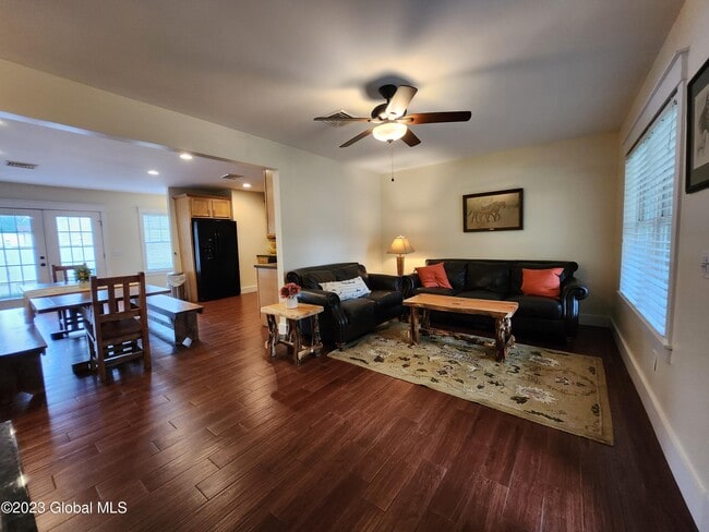 Building Photo - 48 Wright St